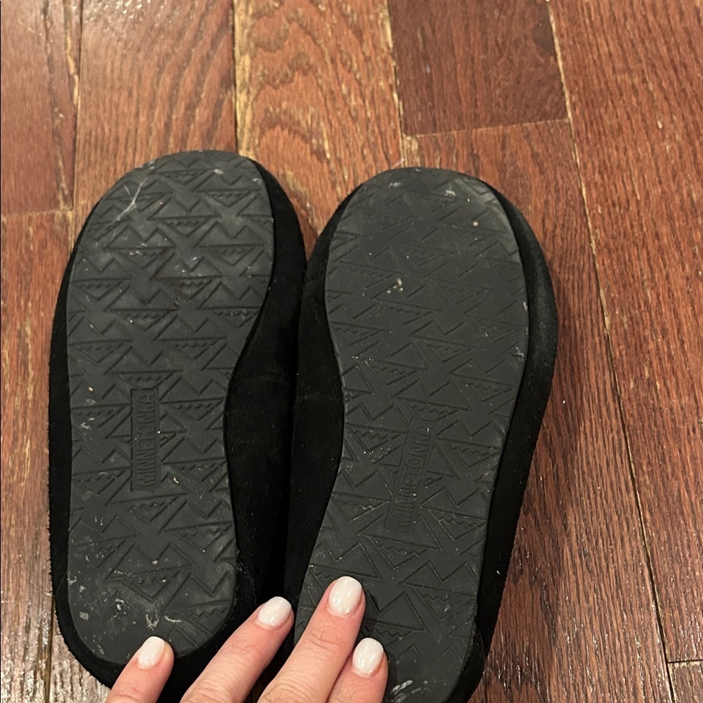 Minnetonka Women's Classic Black Moccasins - Picture 10 of 10